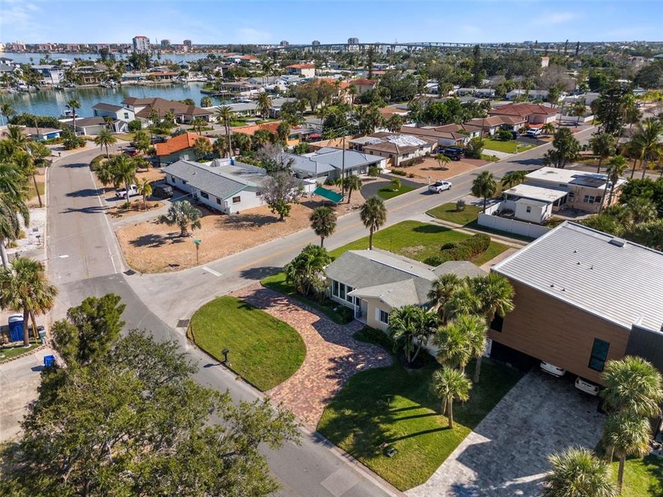 Active With Contract: $625,000 (2 beds, 1 baths, 1124 Square Feet)