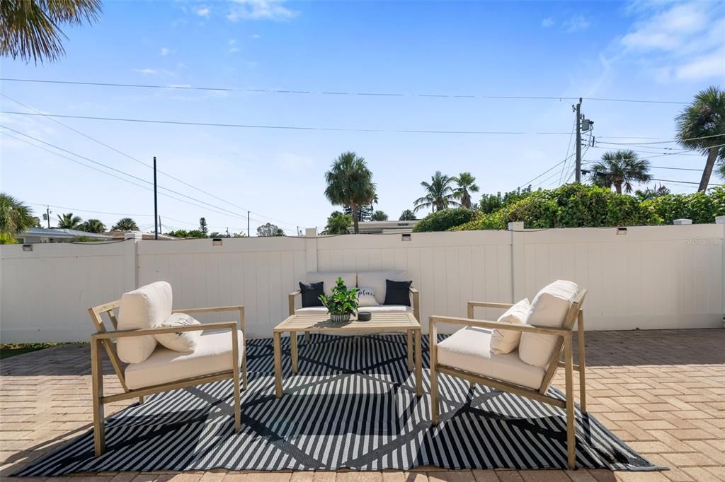 Active With Contract: $625,000 (2 beds, 1 baths, 1124 Square Feet)