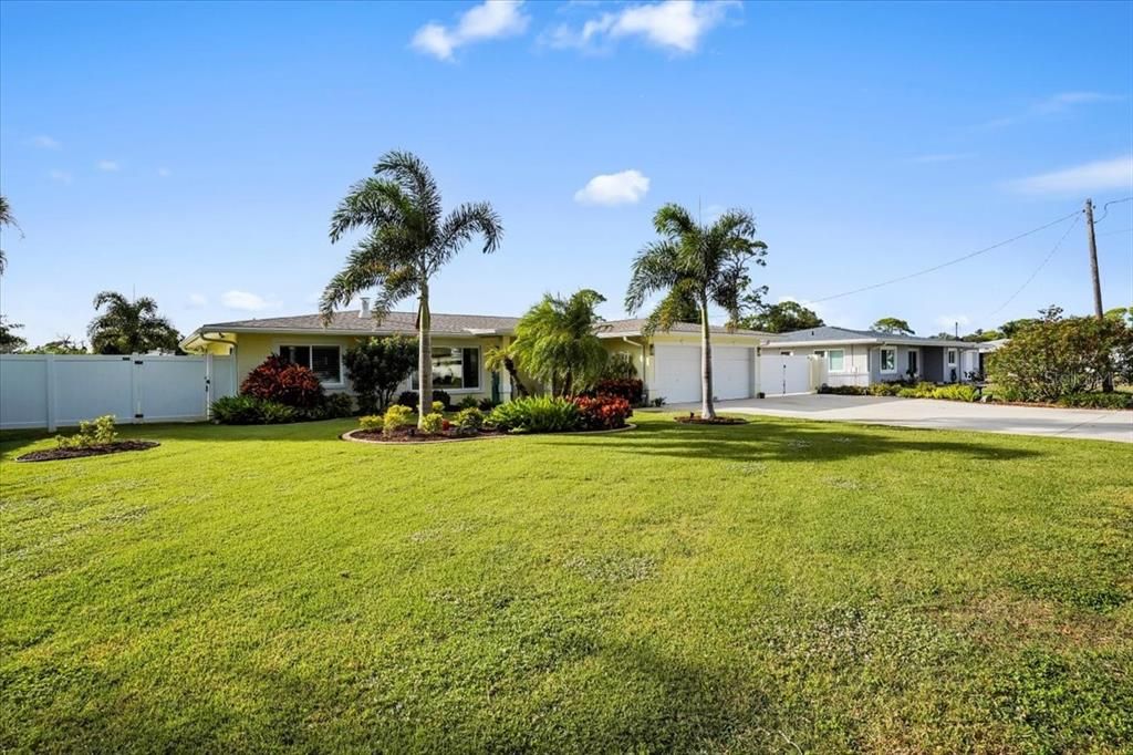 For Sale: $598,900 (3 beds, 2 baths, 1838 Square Feet)