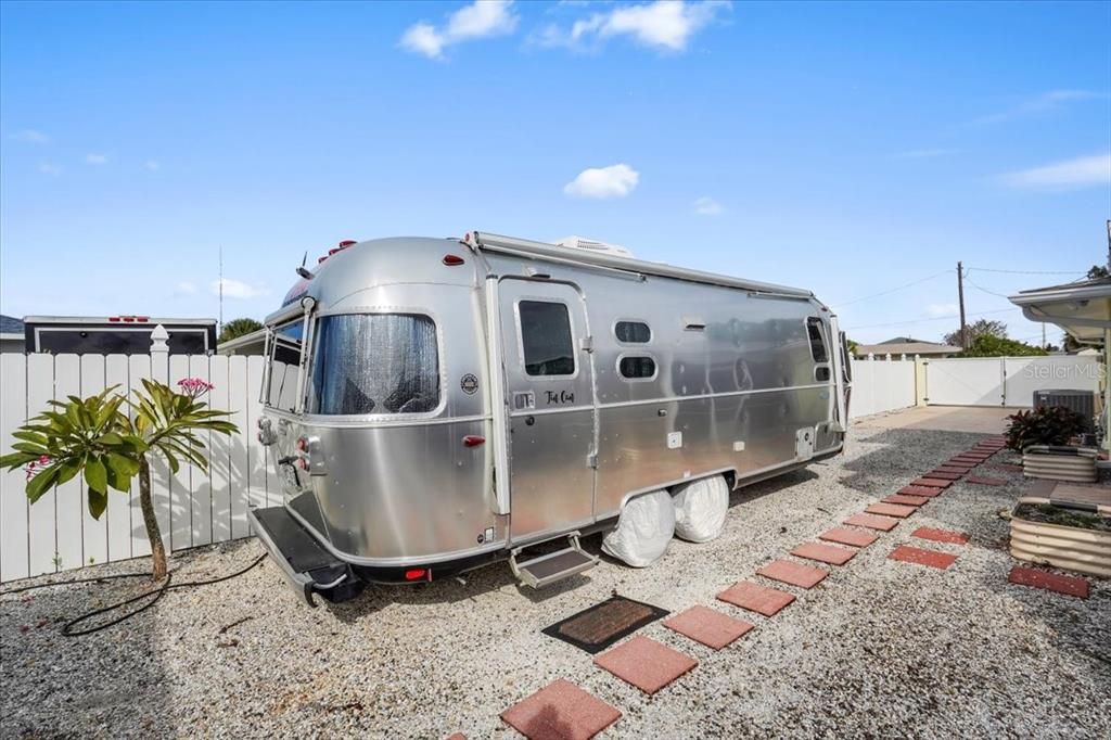 For Sale: $598,900 (3 beds, 2 baths, 1838 Square Feet)