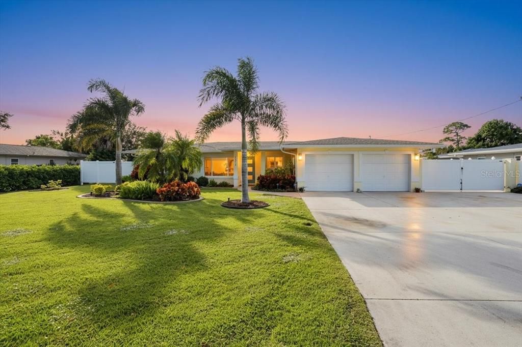 For Sale: $598,900 (3 beds, 2 baths, 1838 Square Feet)