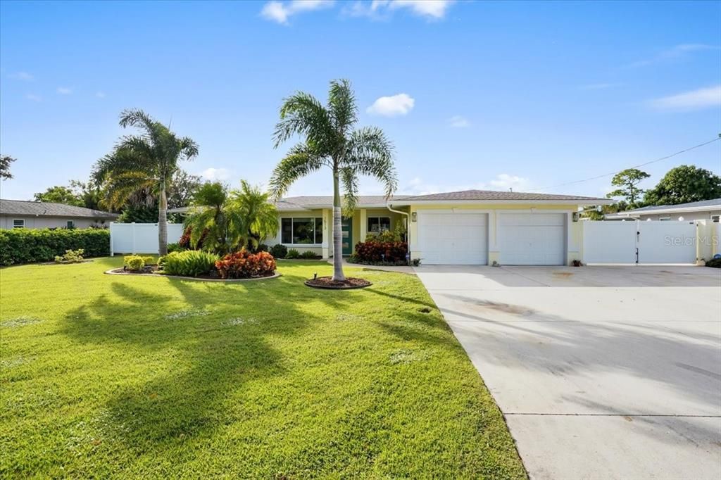 For Sale: $598,900 (3 beds, 2 baths, 1838 Square Feet)