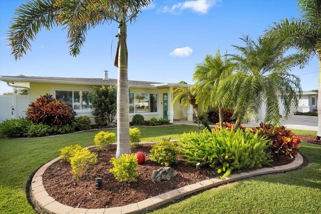 For Sale: $598,900 (3 beds, 2 baths, 1838 Square Feet)