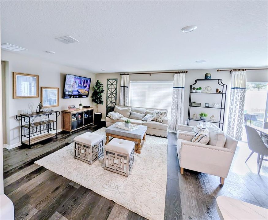 For Sale: $550,000 (4 beds, 2 baths, 1736 Square Feet)