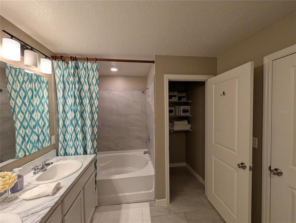 For Sale: $550,000 (4 beds, 2 baths, 1736 Square Feet)