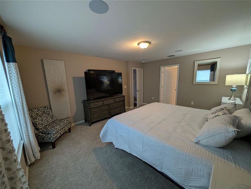 For Sale: $550,000 (4 beds, 2 baths, 1736 Square Feet)