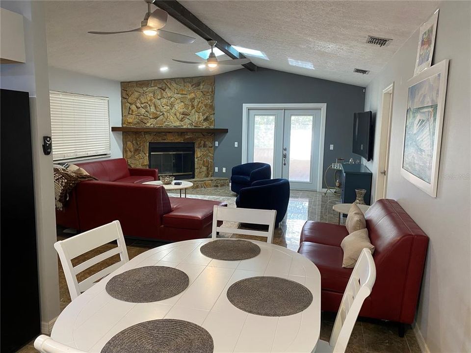 Activo con contrato: $495,000 (3 camas, 2 baños, 1470 Pies cuadrados)