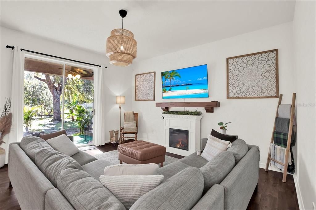 En Venta: $414,900 (4 camas, 2 baños, 1941 Pies cuadrados)