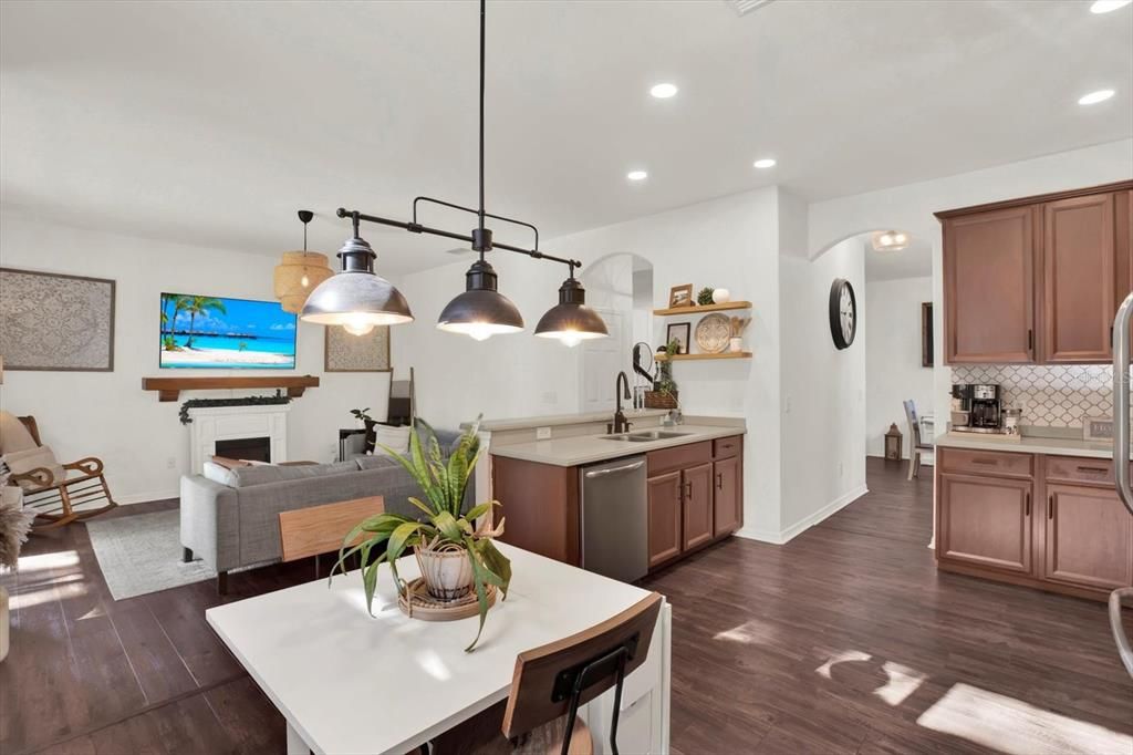 En Venta: $414,900 (4 camas, 2 baños, 1941 Pies cuadrados)