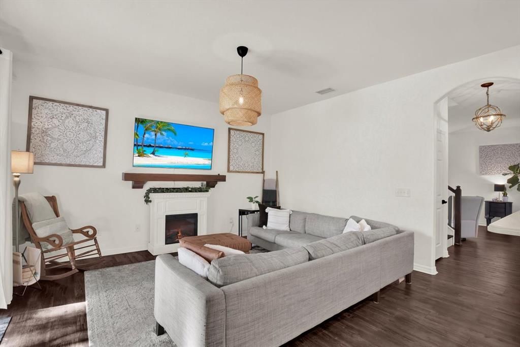 En Venta: $414,900 (4 camas, 2 baños, 1941 Pies cuadrados)