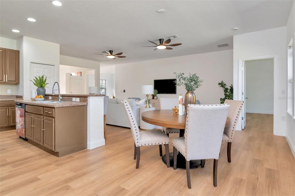 Activo con contrato: $360,000 (4 camas, 3 baños, 2416 Pies cuadrados)