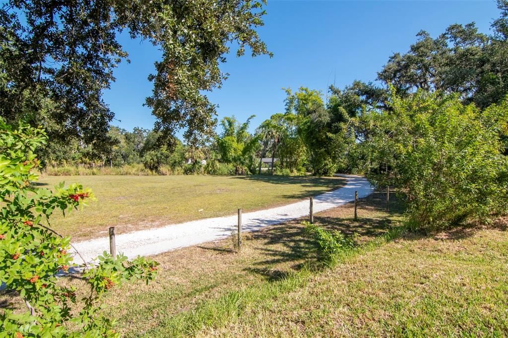 Activo con contrato: $360,000 (4 camas, 3 baños, 2416 Pies cuadrados)