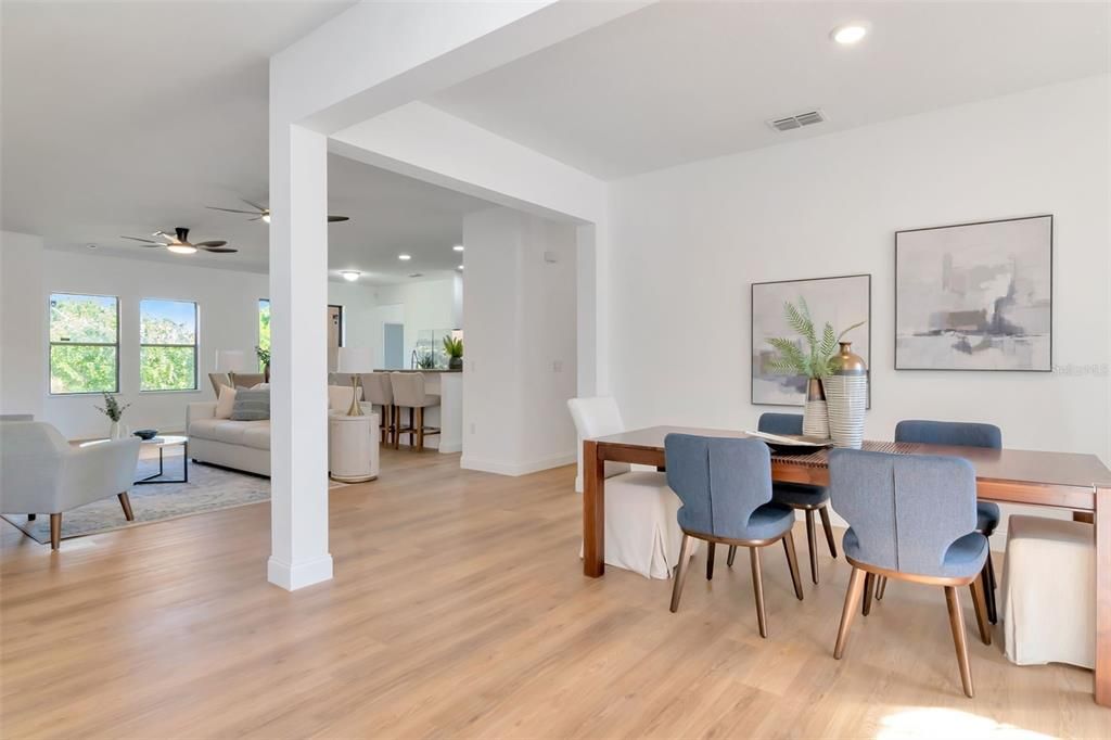 Activo con contrato: $360,000 (4 camas, 3 baños, 2416 Pies cuadrados)