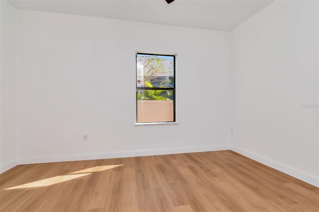 Activo con contrato: $360,000 (4 camas, 3 baños, 2416 Pies cuadrados)