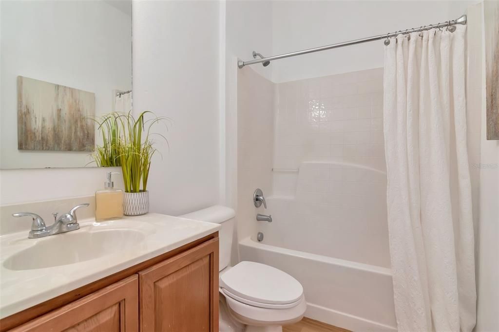 Activo con contrato: $360,000 (4 camas, 3 baños, 2416 Pies cuadrados)