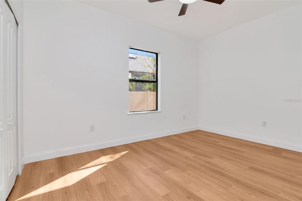 Activo con contrato: $360,000 (4 camas, 3 baños, 2416 Pies cuadrados)