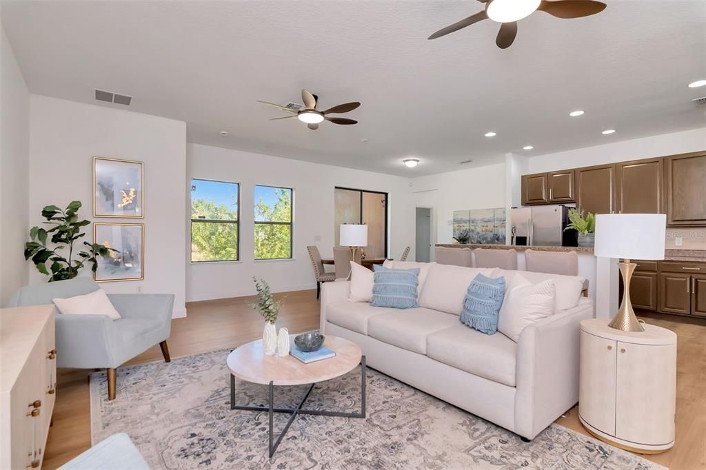 Activo con contrato: $360,000 (4 camas, 3 baños, 2416 Pies cuadrados)