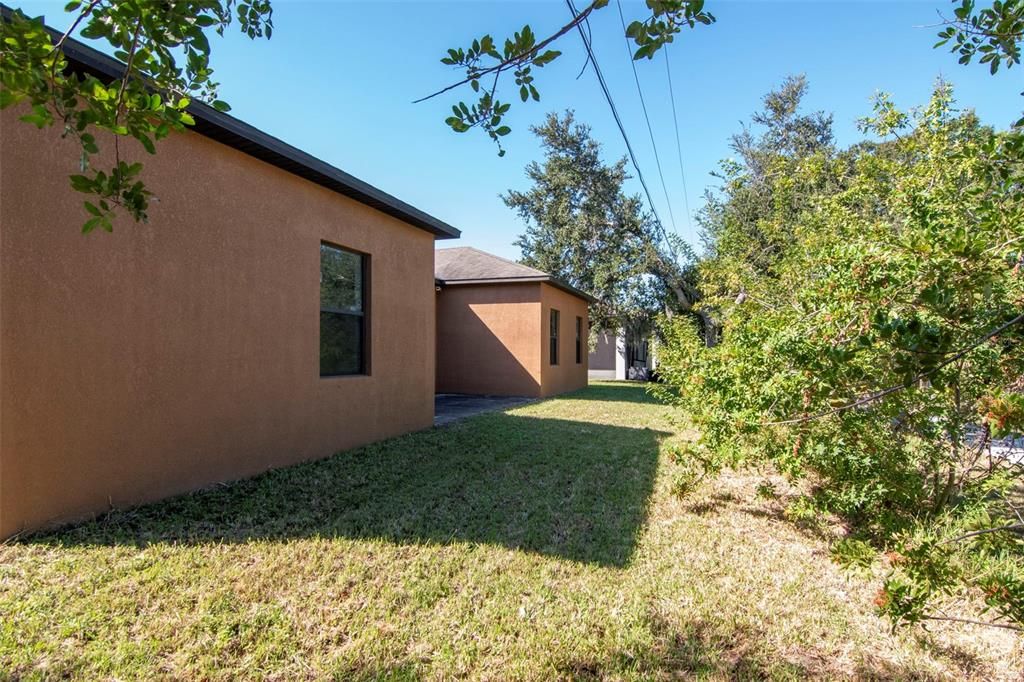 Activo con contrato: $360,000 (4 camas, 3 baños, 2416 Pies cuadrados)