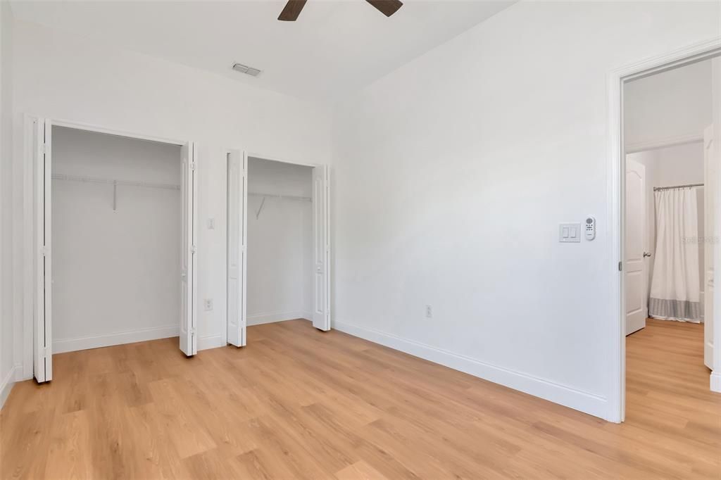 Activo con contrato: $360,000 (4 camas, 3 baños, 2416 Pies cuadrados)