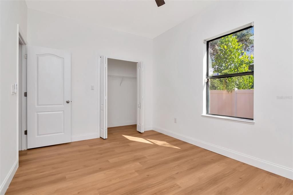 Activo con contrato: $360,000 (4 camas, 3 baños, 2416 Pies cuadrados)