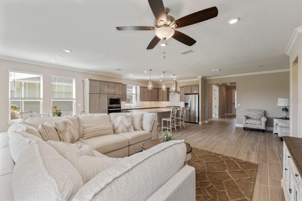 For Sale: $449,990 (2 beds, 2 baths, 2056 Square Feet)