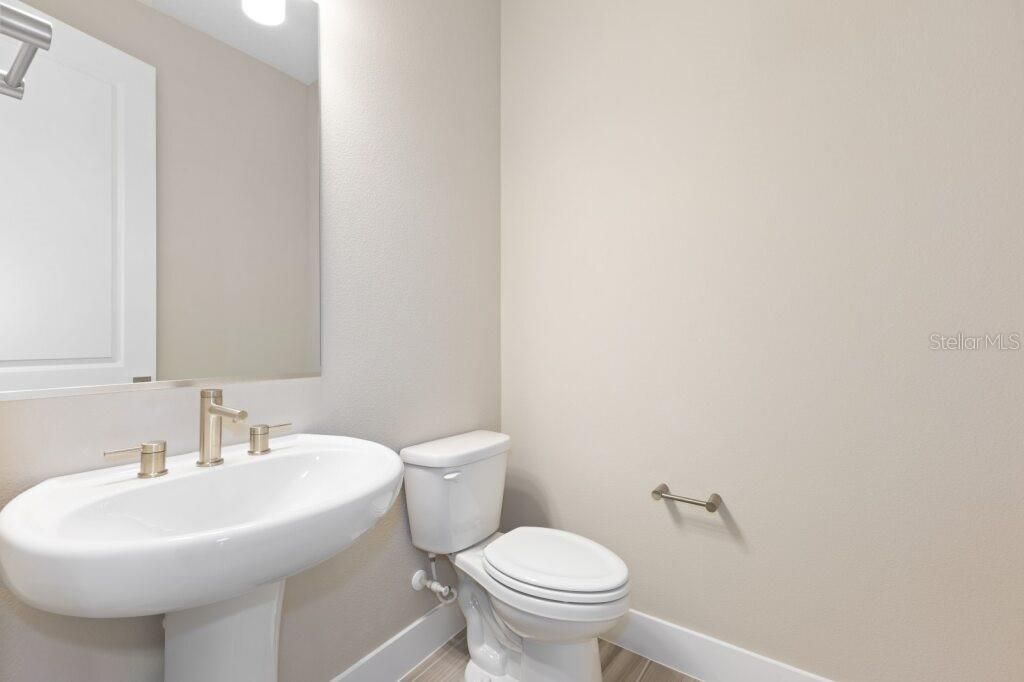 For Sale: $449,990 (2 beds, 2 baths, 2056 Square Feet)