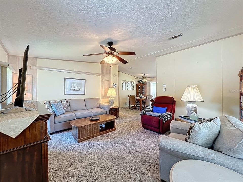 На продажу: $160,000 (2 спален, 2 ванн, 936 Квадратных фут)