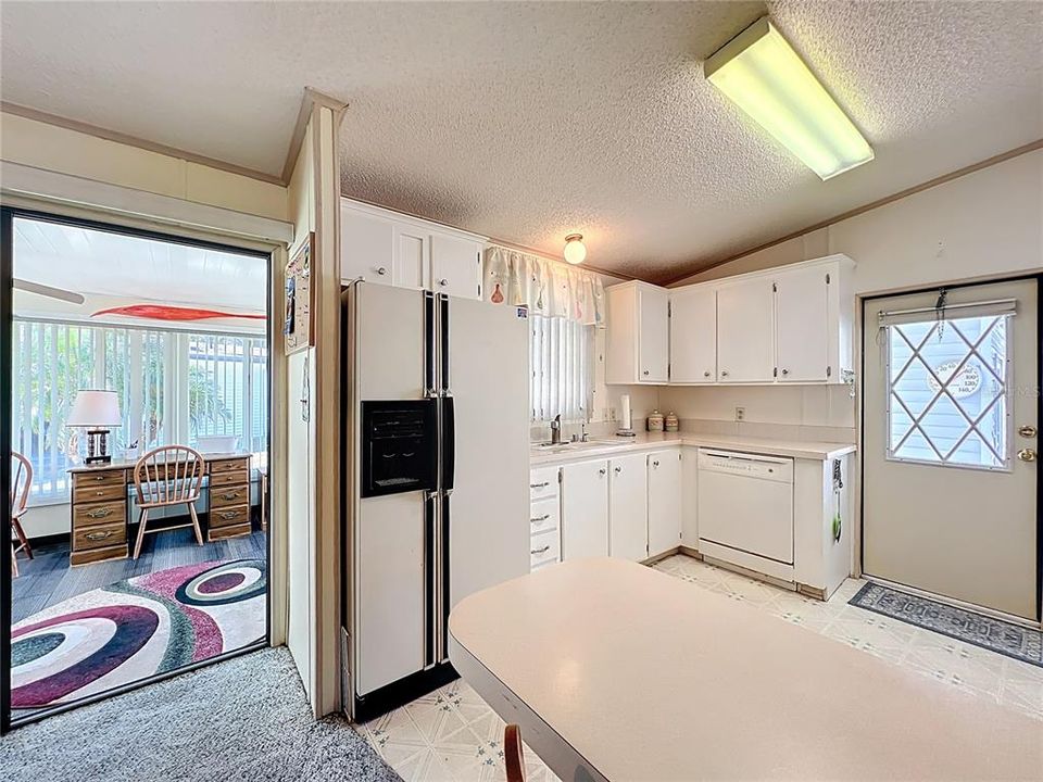 На продажу: $160,000 (2 спален, 2 ванн, 936 Квадратных фут)