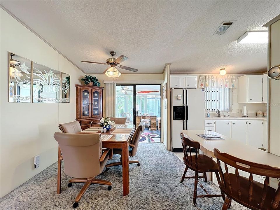 На продажу: $160,000 (2 спален, 2 ванн, 936 Квадратных фут)