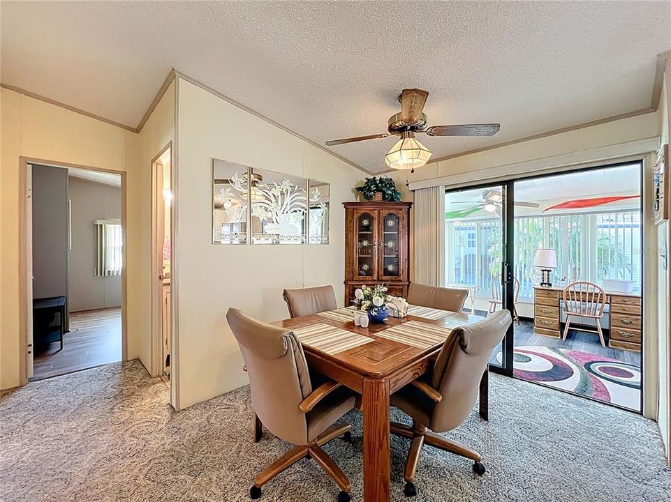 На продажу: $160,000 (2 спален, 2 ванн, 936 Квадратных фут)