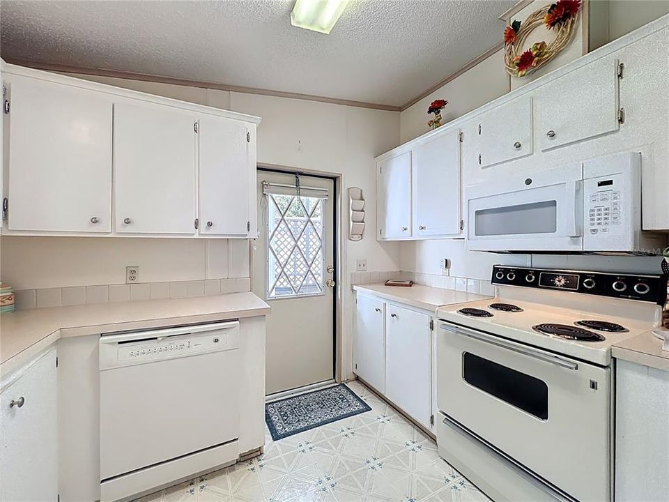 На продажу: $160,000 (2 спален, 2 ванн, 936 Квадратных фут)