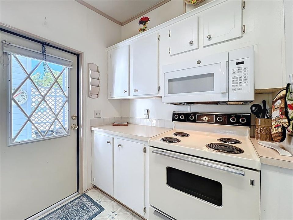 На продажу: $160,000 (2 спален, 2 ванн, 936 Квадратных фут)