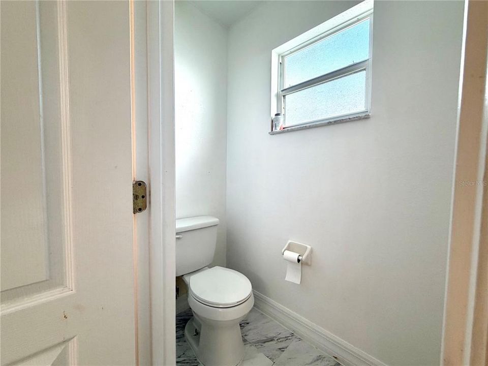 待售: $250,000 (4 贝兹, 2 浴室, 1736 平方英尺)