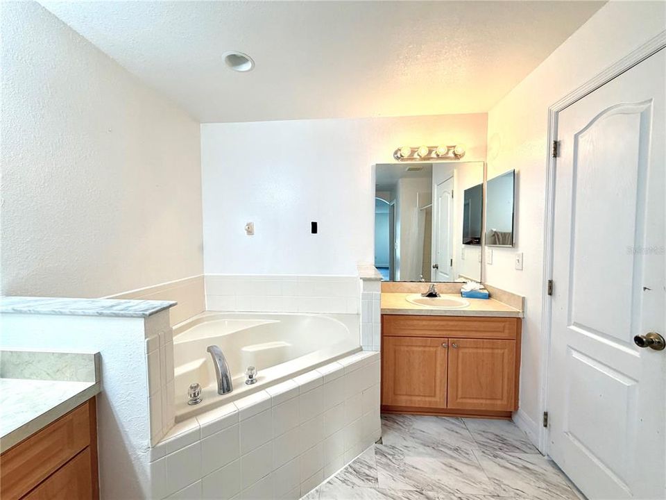 待售: $250,000 (4 贝兹, 2 浴室, 1736 平方英尺)