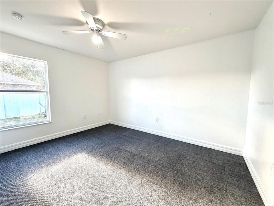 待售: $250,000 (4 贝兹, 2 浴室, 1736 平方英尺)