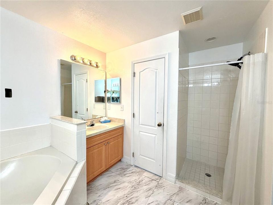 待售: $250,000 (4 贝兹, 2 浴室, 1736 平方英尺)