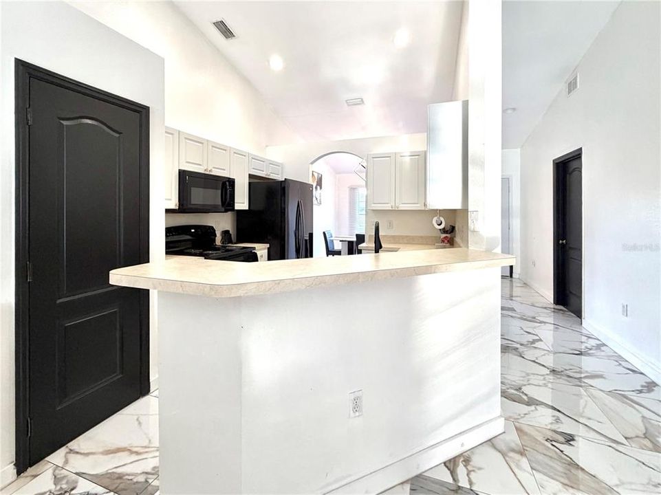 待售: $250,000 (4 贝兹, 2 浴室, 1736 平方英尺)