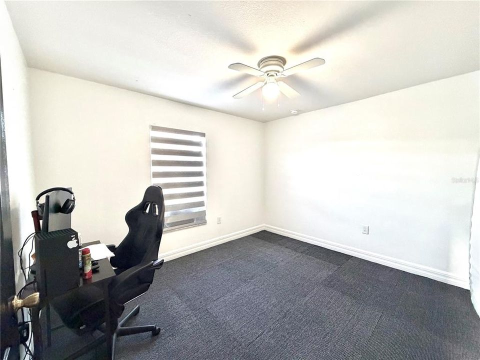 待售: $250,000 (4 贝兹, 2 浴室, 1736 平方英尺)