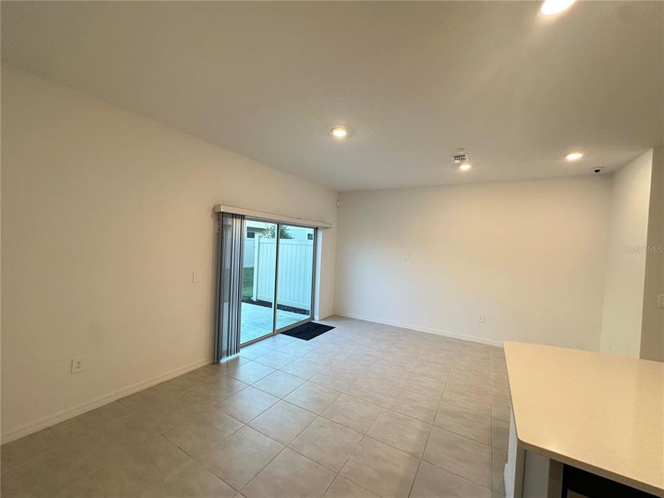 待售: $275,990 (3 贝兹, 2 浴室, 1407 平方英尺)