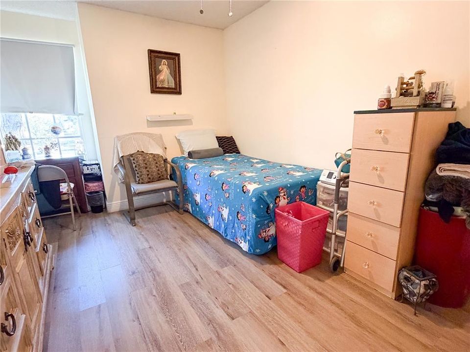 待售: $275,000 (3 贝兹, 2 浴室, 1329 平方英尺)