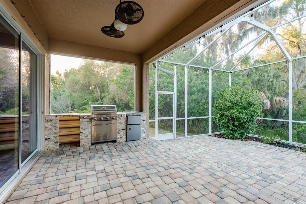 For Sale: $600,000 (4 beds, 3 baths, 2556 Square Feet)