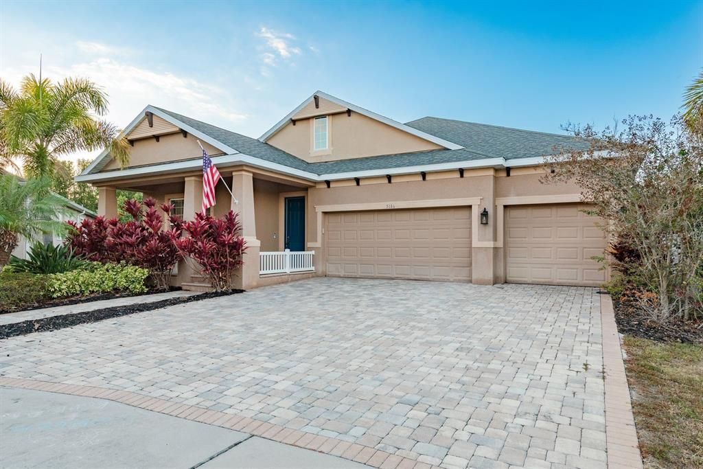 For Sale: $600,000 (4 beds, 3 baths, 2556 Square Feet)