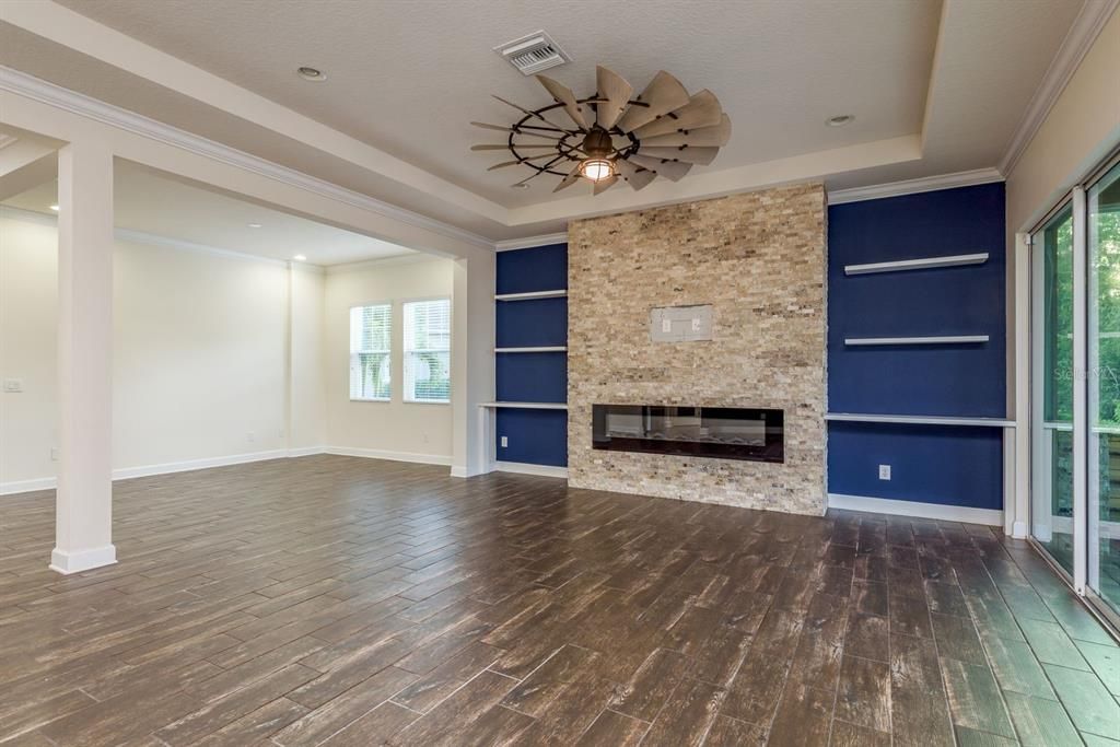 For Sale: $600,000 (4 beds, 3 baths, 2556 Square Feet)