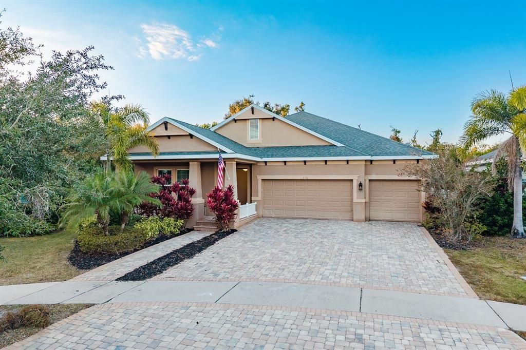 For Sale: $600,000 (4 beds, 3 baths, 2556 Square Feet)