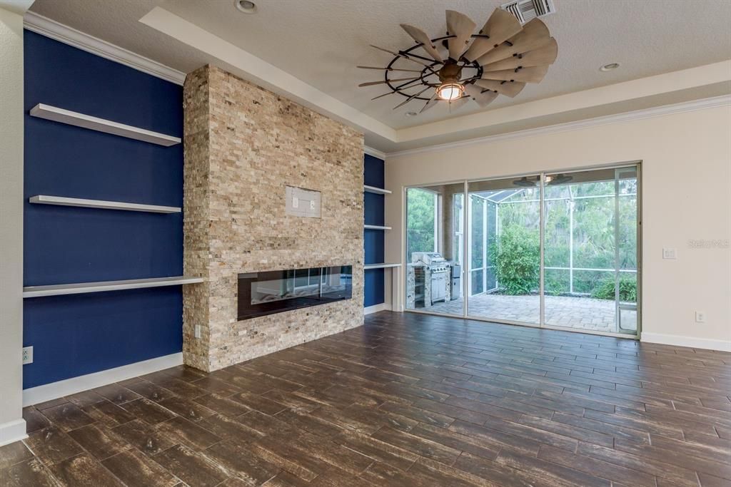 For Sale: $600,000 (4 beds, 3 baths, 2556 Square Feet)