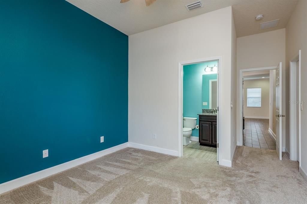 For Sale: $600,000 (4 beds, 3 baths, 2556 Square Feet)