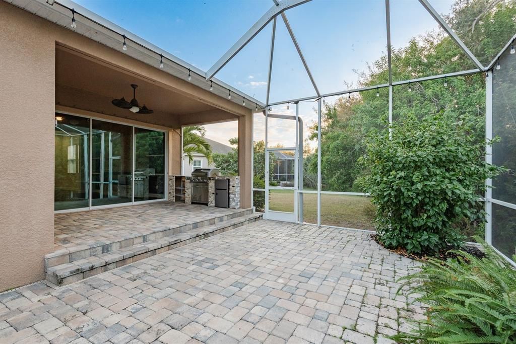 For Sale: $600,000 (4 beds, 3 baths, 2556 Square Feet)