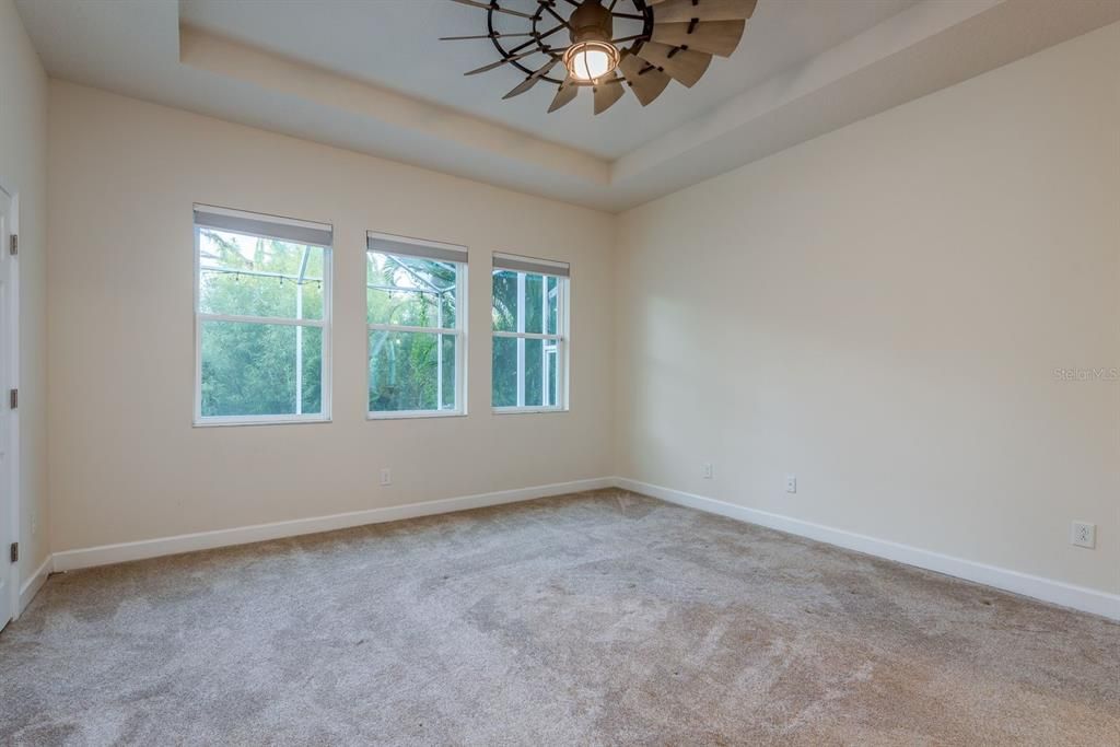 For Sale: $600,000 (4 beds, 3 baths, 2556 Square Feet)