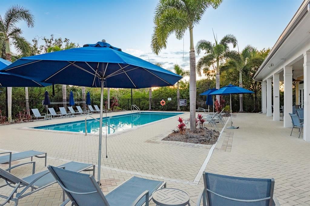 For Sale: $600,000 (4 beds, 3 baths, 2556 Square Feet)