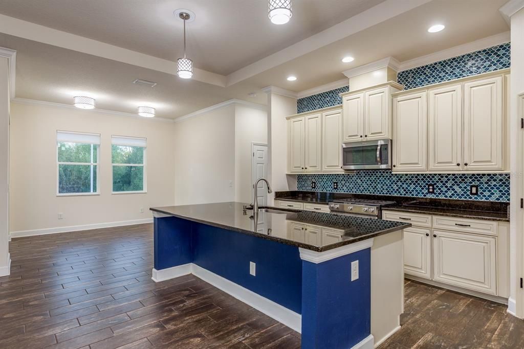 For Sale: $600,000 (4 beds, 3 baths, 2556 Square Feet)